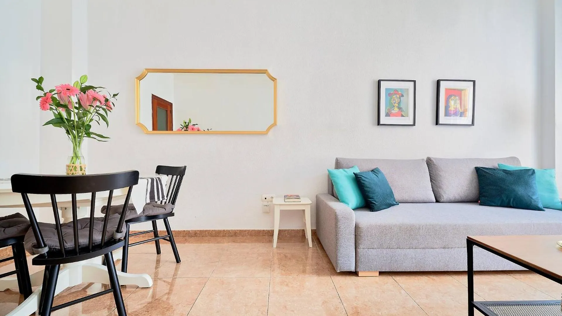 Urban Oasis In Historic Malaga Lejlighed